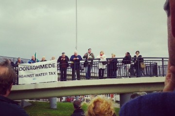 Water tax protest on bridge